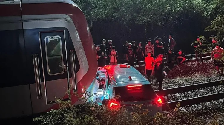 Kecelakaan KRL dan Green SM