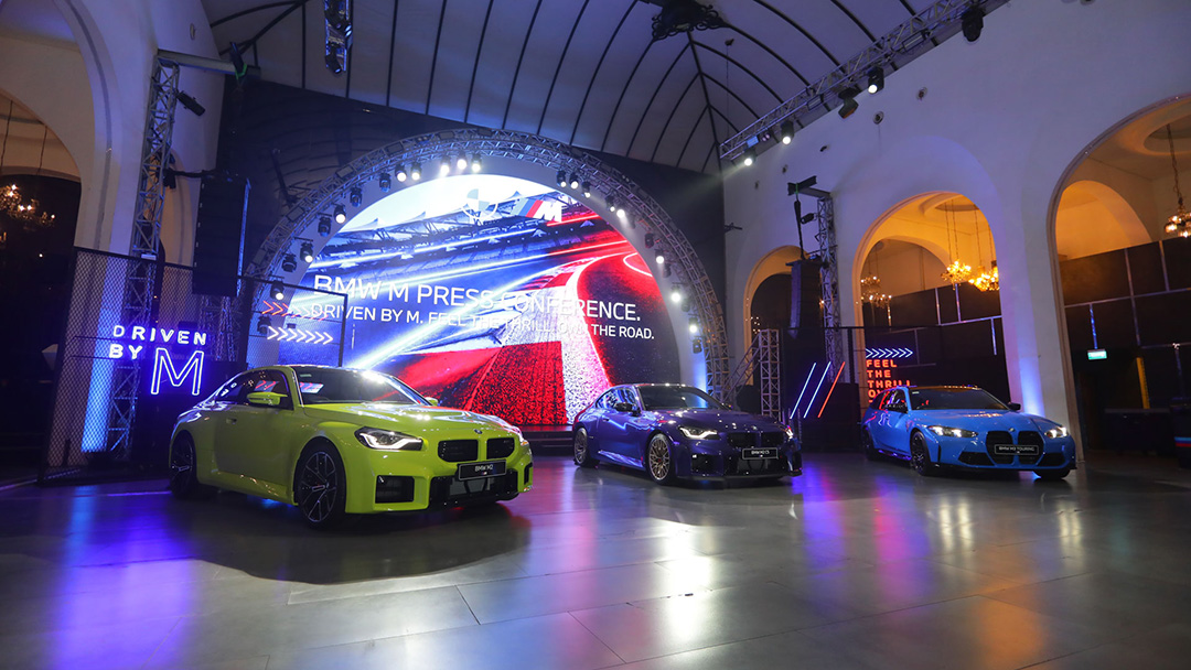 BMW M meluncur