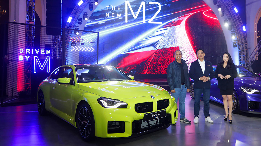 BMW M meluncur