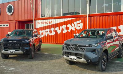 Toyota Hilux meluncur