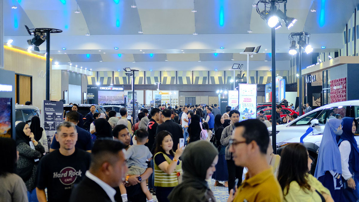 Pengunjung GIIAS Semarang 2026