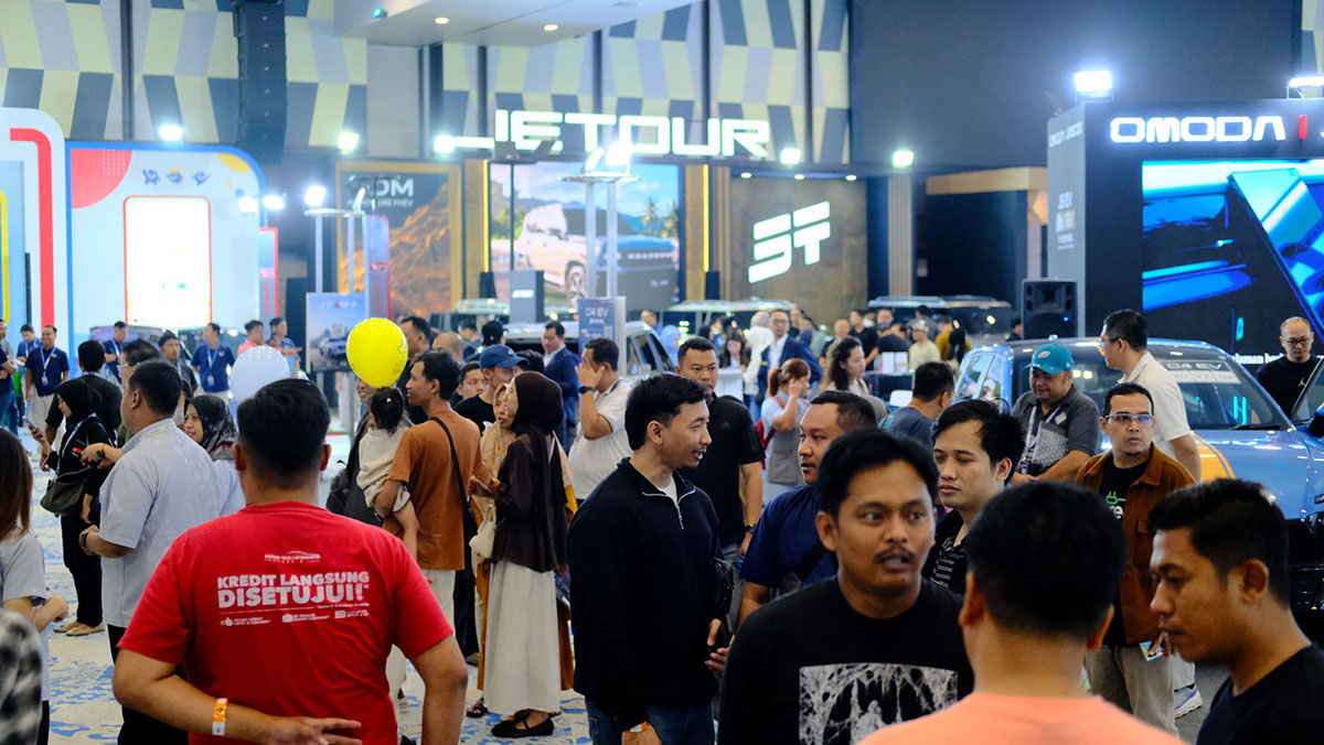 Pengunjung GIIAS Semarang 2026